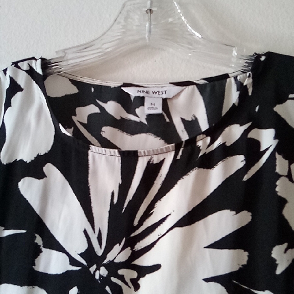 Nine West Black and White Floral Short Sleeve Blouse - Picture 6 of 6